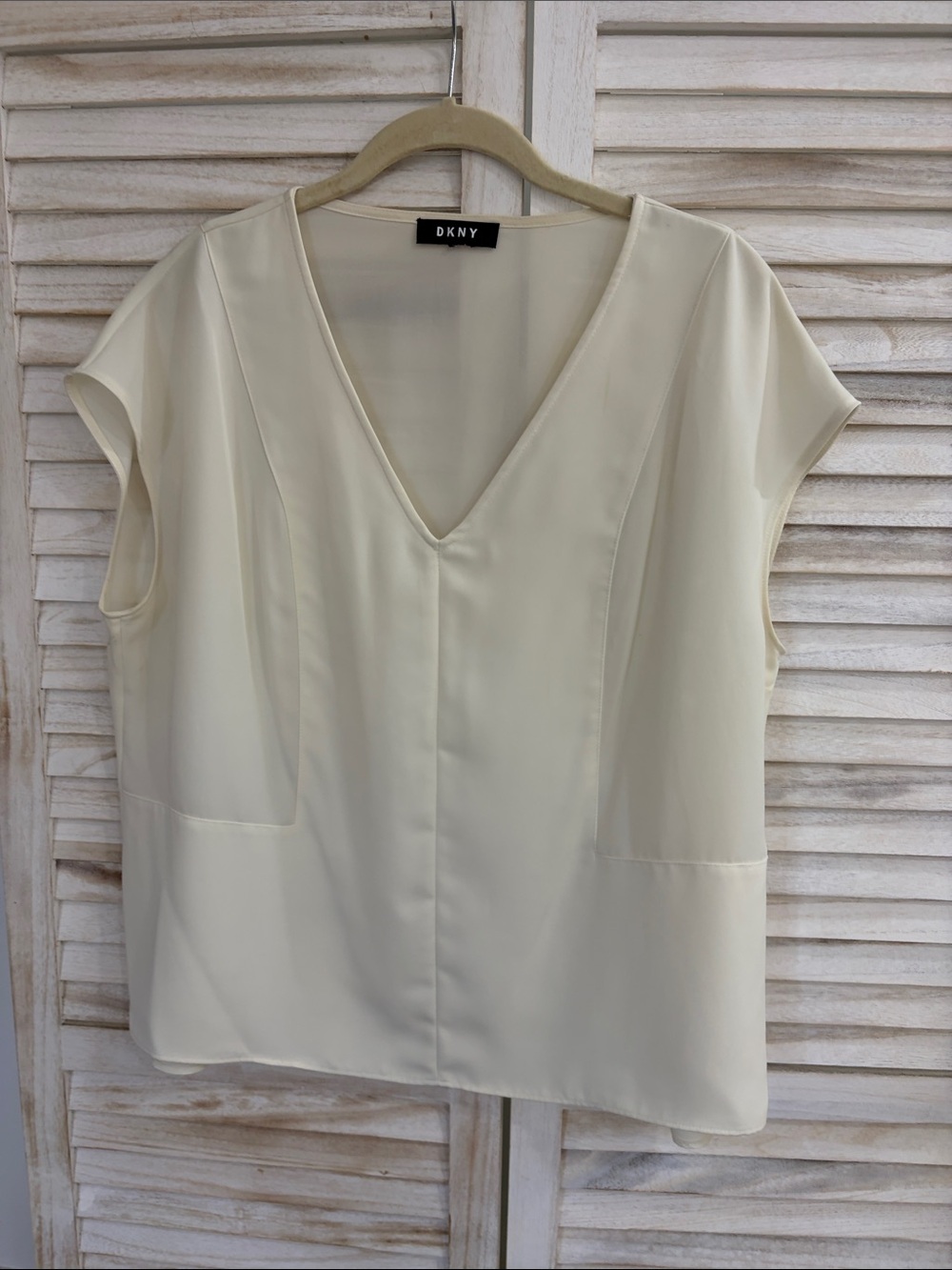 DKNY Cream V-Neck Short Sleeve Blouse
